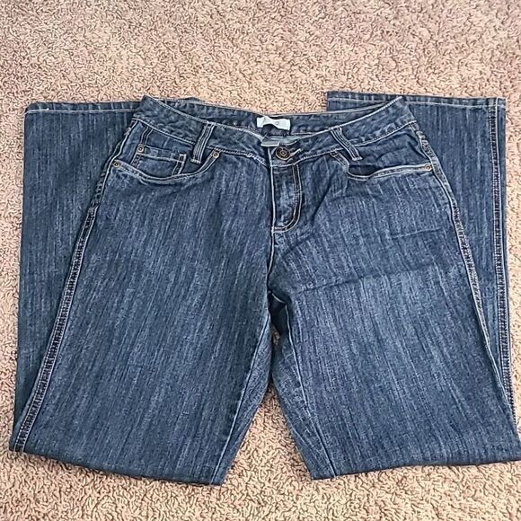 Metro 7 Vintage Wash, Slight Stretch, Flare, low rise Jeans - Picture 3 of 4